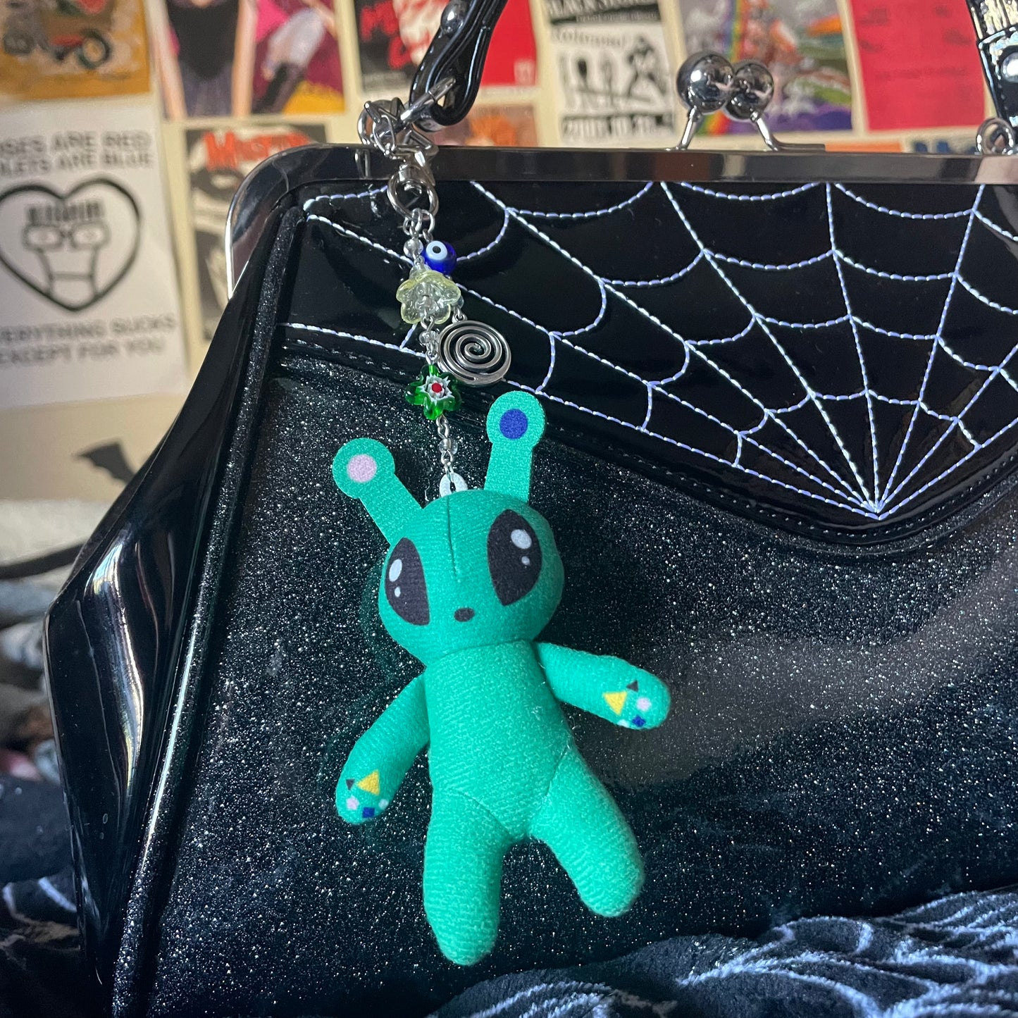 "Lyra" Alien Keychain