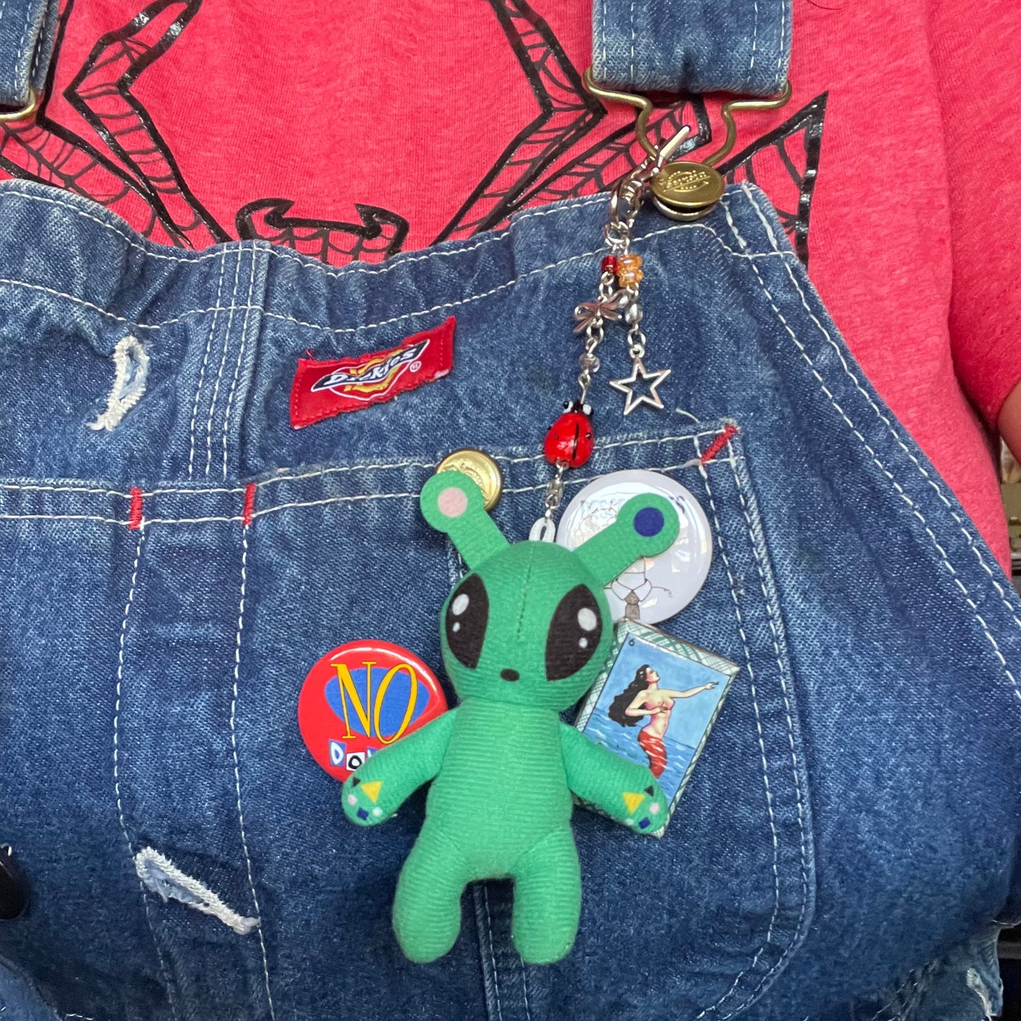 "Sirius" Alien Keychain
