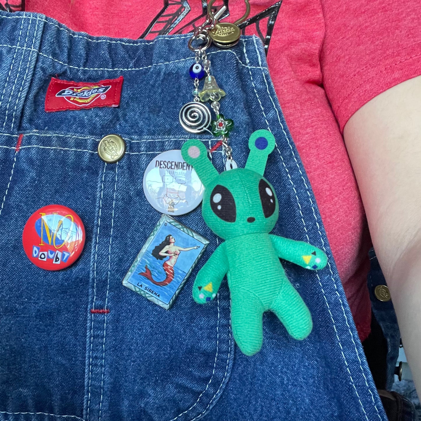 "Lyra" Alien Keychain