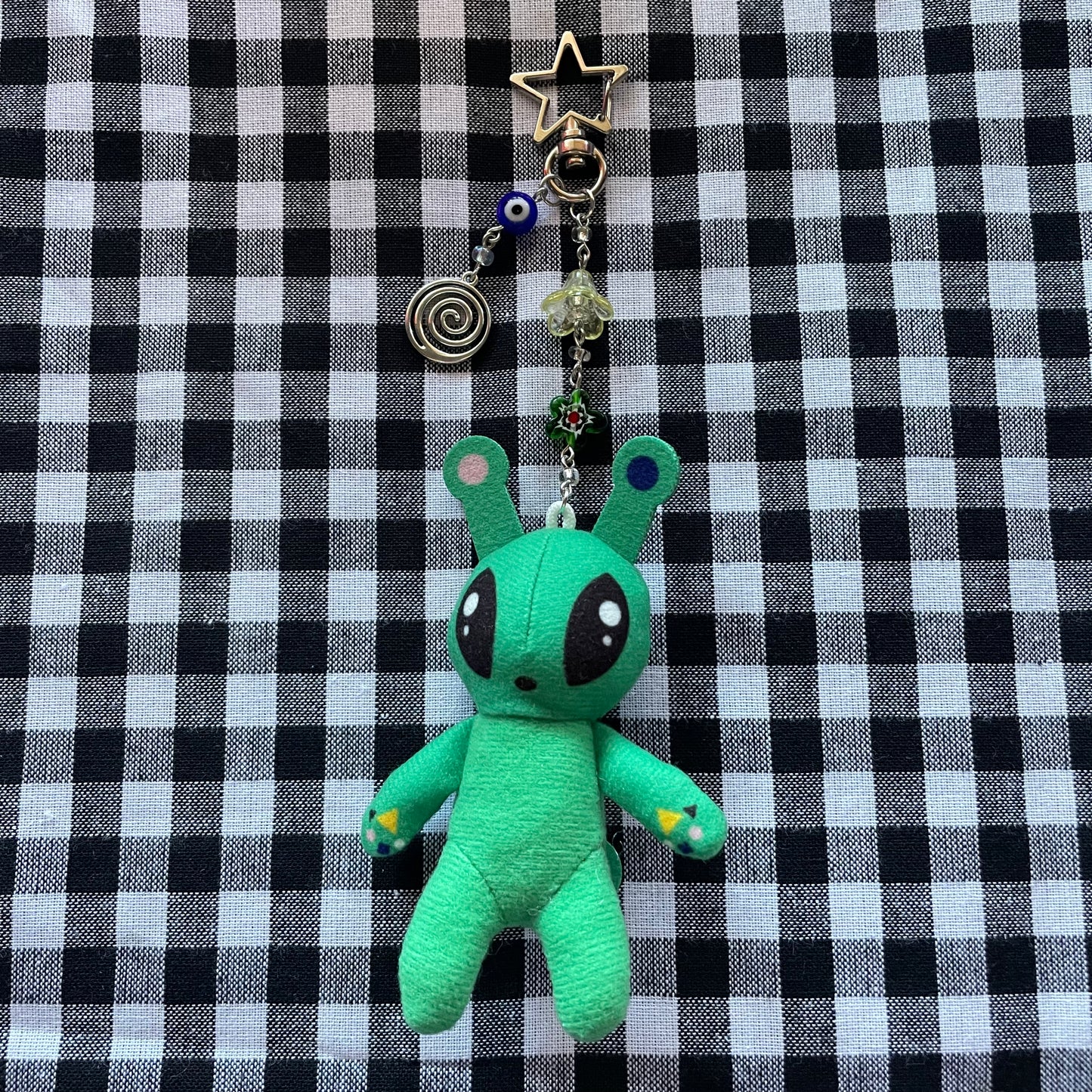"Lyra" Alien Keychain