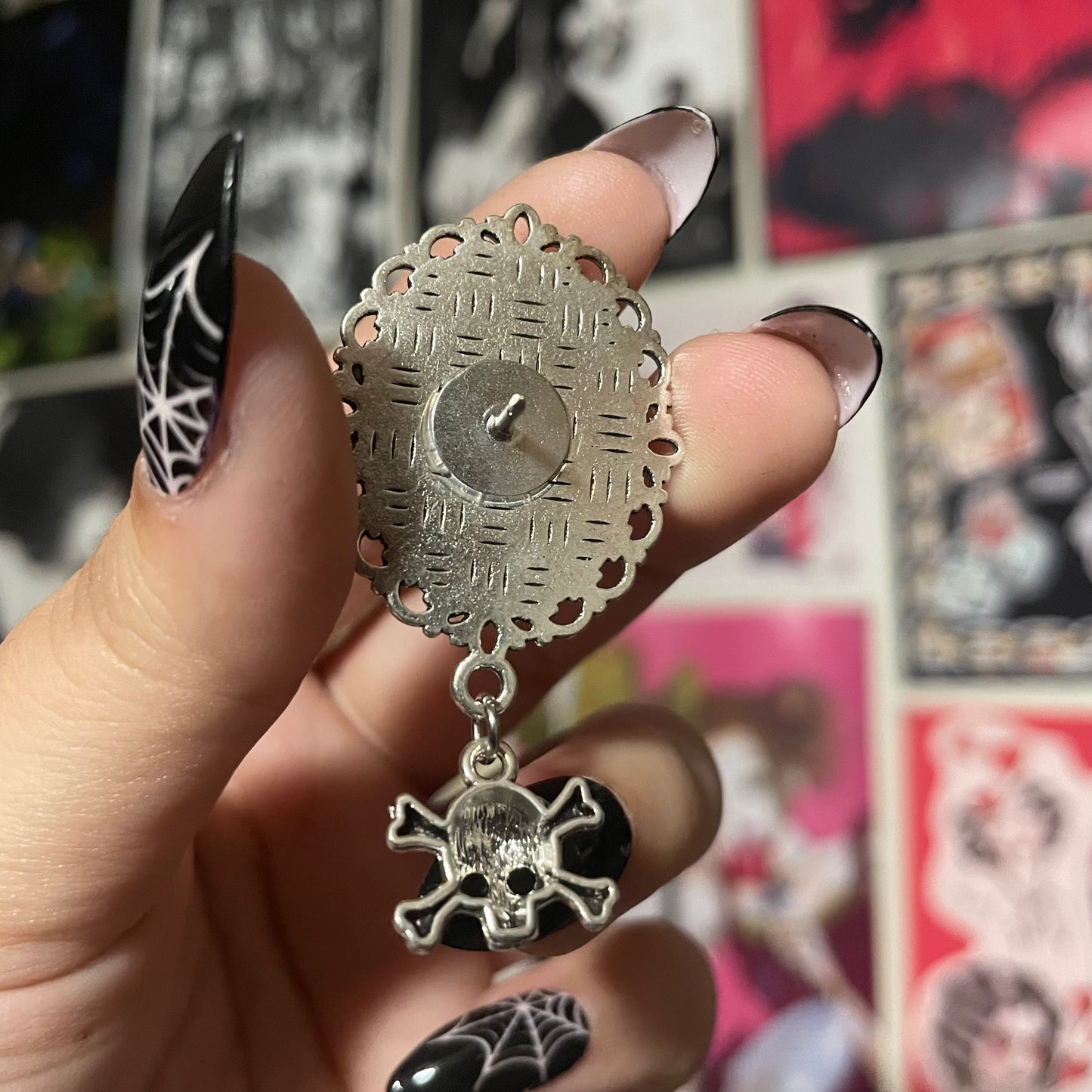 Nana Osaki Pendant Pin