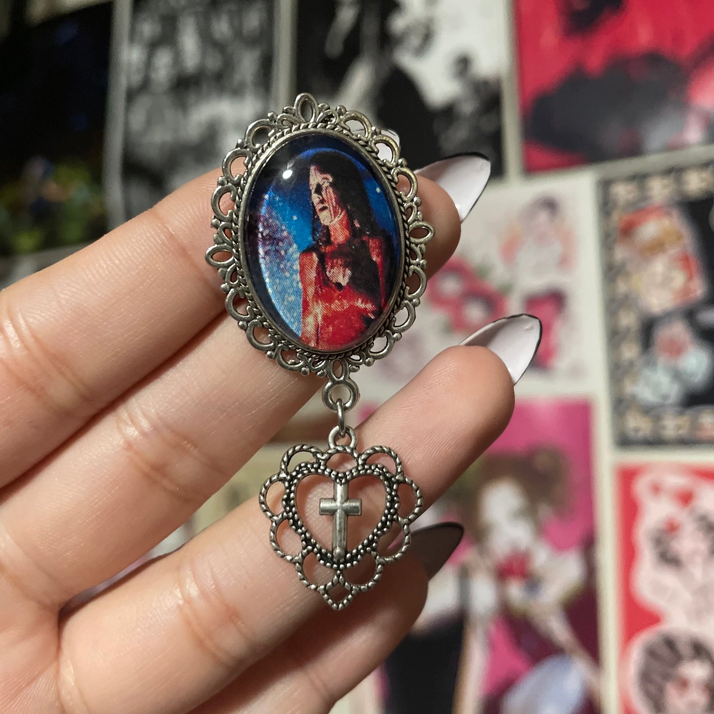 Carrie Pendant Pin