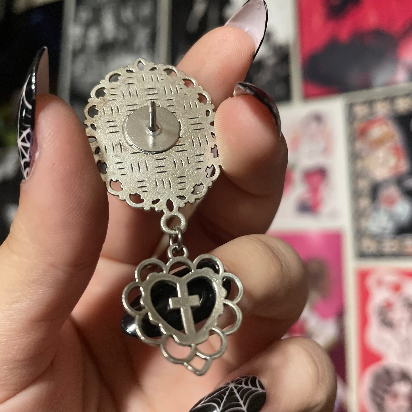 Carrie Pendant Pin