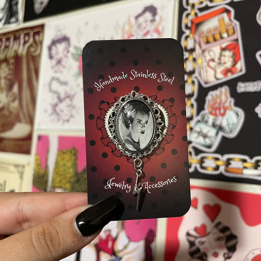 The Bride Pendant Pin