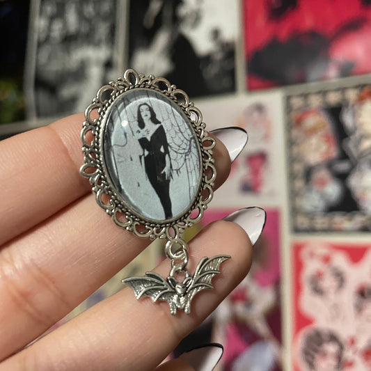 Vampira Pendant Pin