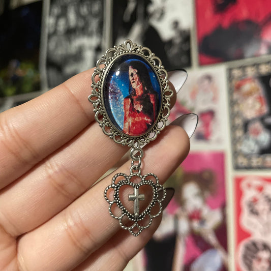 Carrie Pendant Pin